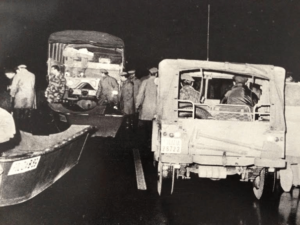 l'intervento della polizia durante l'alluvione del 1966 a Firenze