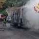 Bagno a Ripoli: scuolabus in fiamme a Grassina. Bambini in salvo